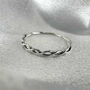 925 Sterling Silver Twist Ring w/ polishing cloth Size 10 NEW